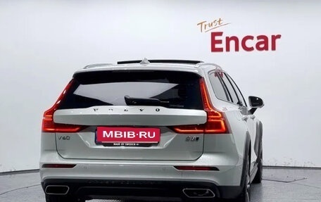 Volvo V60 Cross Country II, 2021 год, 2 941 999 рублей, 2 фотография