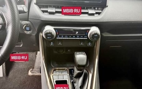 Toyota RAV4, 2021 год, 2 450 000 рублей, 14 фотография
