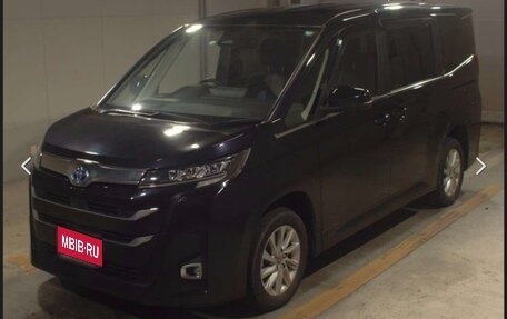 Toyota Noah, 2022 год, 3 100 000 рублей, 1 фотография