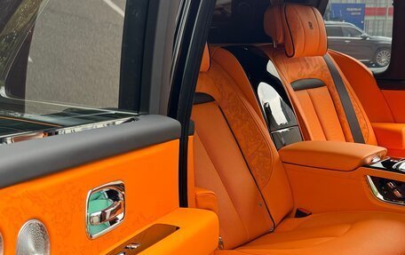 Rolls-Royce Cullinan, 2025 год, 69 250 000 рублей, 21 фотография