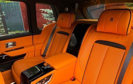 Rolls-Royce Cullinan, 2025 год, 69 250 000 рублей, 19 фотография