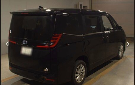 Toyota Noah, 2022 год, 3 100 000 рублей, 2 фотография