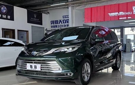 Toyota Sienna, 2022 год, 4 770 100 рублей, 1 фотография