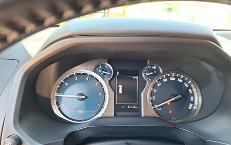Toyota Land Cruiser Prado 150 рестайлинг 2, 2023 год, 8 200 000 рублей, 14 фотография