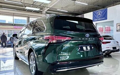 Toyota Sienna, 2022 год, 4 770 100 рублей, 8 фотография