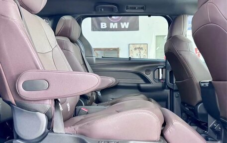 Toyota Sienna, 2022 год, 4 770 100 рублей, 17 фотография