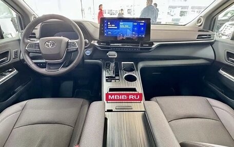 Toyota Sienna, 2022 год, 4 770 100 рублей, 10 фотография