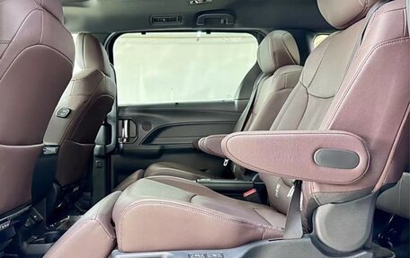 Toyota Sienna, 2022 год, 4 770 100 рублей, 21 фотография
