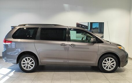 Toyota Sienna II рестайлинг, 2010 год, 2 049 000 рублей, 4 фотография