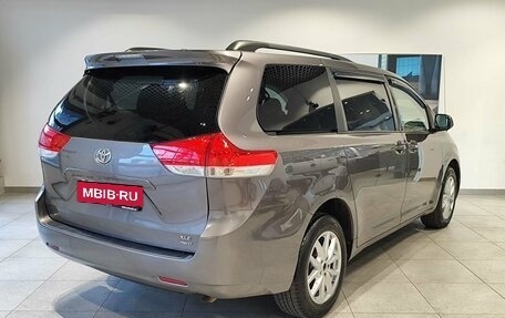 Toyota Sienna II рестайлинг, 2010 год, 2 049 000 рублей, 5 фотография