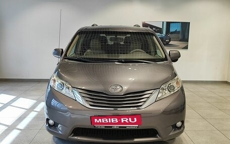 Toyota Sienna II рестайлинг, 2010 год, 2 049 000 рублей, 2 фотография