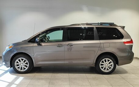 Toyota Sienna II рестайлинг, 2010 год, 2 049 000 рублей, 8 фотография