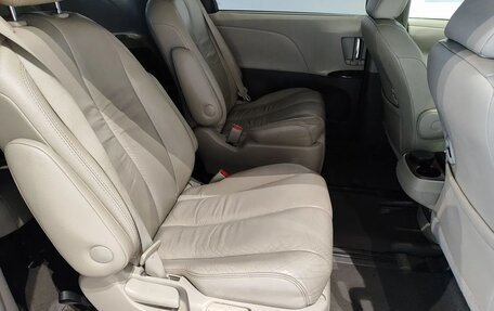 Toyota Sienna II рестайлинг, 2010 год, 2 049 000 рублей, 11 фотография