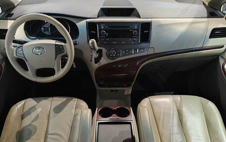 Toyota Sienna II рестайлинг, 2010 год, 2 049 000 рублей, 10 фотография