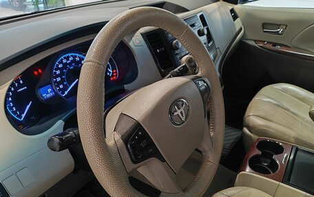 Toyota Sienna II рестайлинг, 2010 год, 2 049 000 рублей, 15 фотография