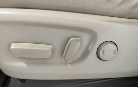 Toyota Sienna II рестайлинг, 2010 год, 2 049 000 рублей, 16 фотография