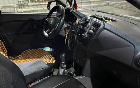 Renault Logan II, 2018 год, 500 000 рублей, 4 фотография