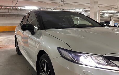 Toyota Camry, 2021 год, 3 200 000 рублей, 4 фотография