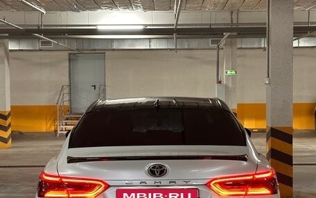 Toyota Camry, 2021 год, 3 200 000 рублей, 6 фотография