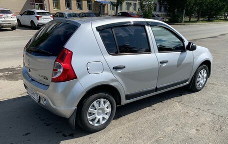 Renault Sandero I, 2013 год, 650 000 рублей, 2 фотография