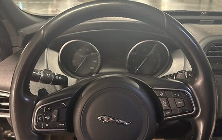 Jaguar XE I рестайлинг, 2015 год, 1 700 000 рублей, 17 фотография