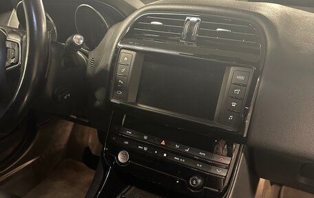 Jaguar XE I рестайлинг, 2015 год, 1 700 000 рублей, 14 фотография