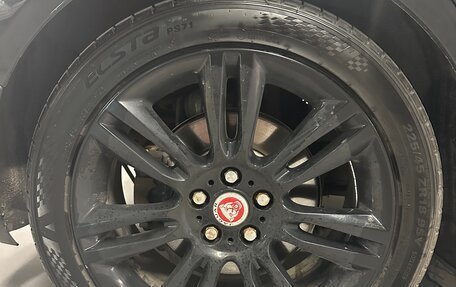 Jaguar XE I рестайлинг, 2015 год, 1 700 000 рублей, 24 фотография