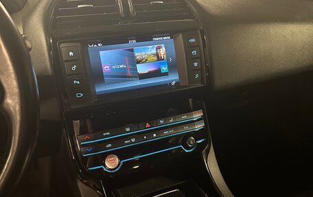 Jaguar XE I рестайлинг, 2015 год, 1 700 000 рублей, 23 фотография