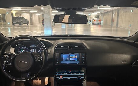 Jaguar XE I рестайлинг, 2015 год, 1 700 000 рублей, 29 фотография
