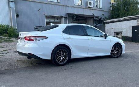 Toyota Camry, 2018 год, 2 099 000 рублей, 10 фотография