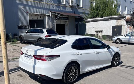 Toyota Camry, 2018 год, 2 099 000 рублей, 2 фотография