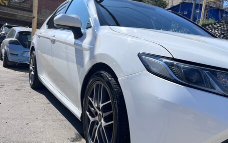 Toyota Camry, 2018 год, 2 099 000 рублей, 4 фотография