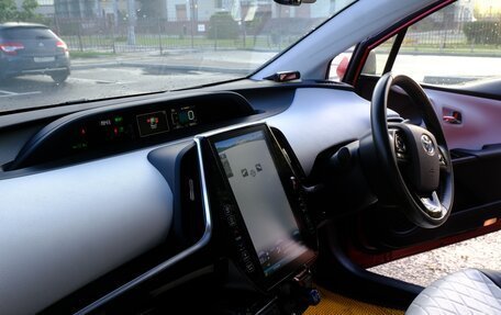 Toyota Prius IV XW50, 2019 год, 2 299 999 рублей, 13 фотография