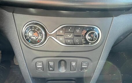Renault Sandero II рестайлинг, 2015 год, 760 000 рублей, 9 фотография