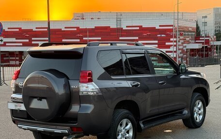 Toyota Land Cruiser Prado 150 рестайлинг 2, 2009 год, 2 797 000 рублей, 35 фотография