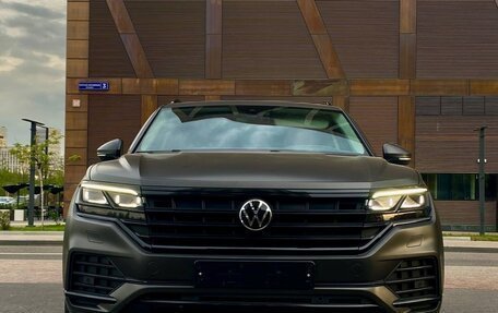 Volkswagen Touareg III, 2019 год, 4 350 000 рублей, 2 фотография