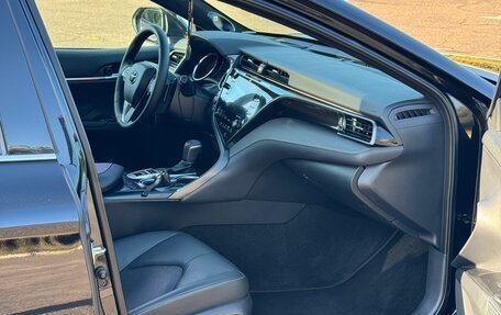 Toyota Camry, 2019 год, 3 300 000 рублей, 6 фотография