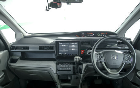 Honda Stepwgn IV, 2015 год, 2 000 000 рублей, 5 фотография