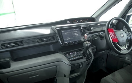 Honda Stepwgn IV, 2015 год, 2 000 000 рублей, 6 фотография