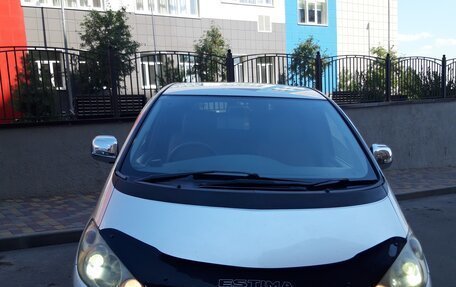 Toyota Estima III рестайлинг -2, 2002 год, 1 000 000 рублей, 2 фотография