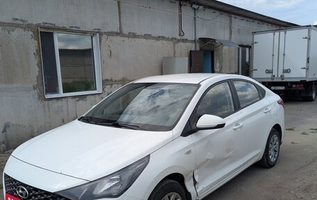 Hyundai Solaris II рестайлинг, 2021 год, 1 000 000 рублей, 4 фотография