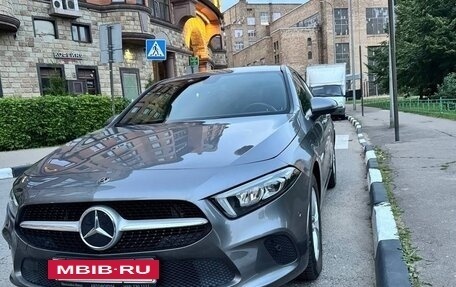 Mercedes-Benz A-Класс, 2019 год, 2 750 000 рублей, 2 фотография