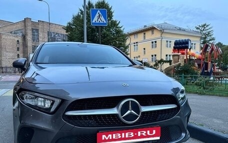 Mercedes-Benz A-Класс, 2019 год, 2 750 000 рублей, 4 фотография