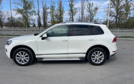 Volkswagen Touareg III, 2011 год, 1 950 000 рублей, 2 фотография