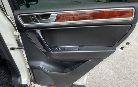 Volkswagen Touareg III, 2011 год, 1 950 000 рублей, 21 фотография
