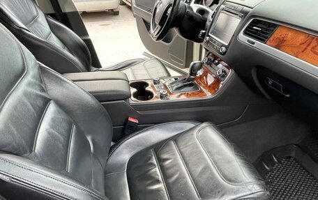 Volkswagen Touareg III, 2011 год, 1 950 000 рублей, 23 фотография