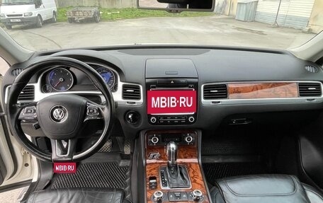Volkswagen Touareg III, 2011 год, 1 950 000 рублей, 18 фотография