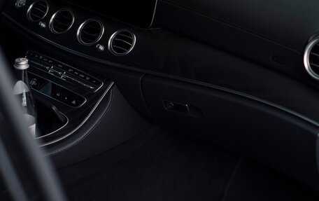 Mercedes-Benz E-Класс, 2020 год, 6 000 000 рублей, 17 фотография