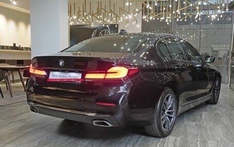 BMW 5 серия, 2022 год, 5 040 000 рублей, 2 фотография