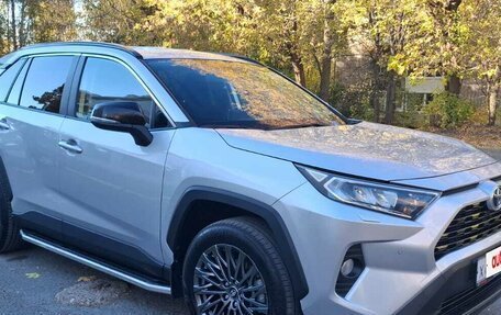 Toyota RAV4, 2021 год, 3 800 000 рублей, 4 фотография